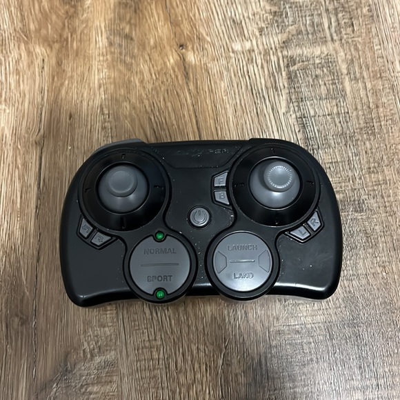 Sky Viper Dash nano drone and controll with extra wings great condition - Picture 2 of 3